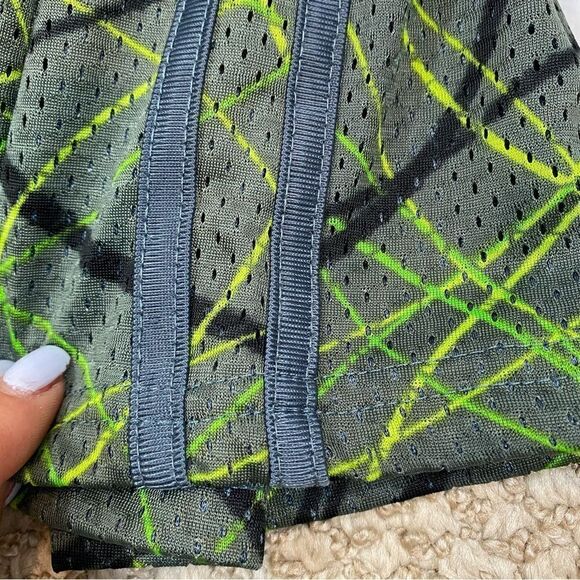 Boys Champion Green, Grey and Black Graphic Print Shorts Size 5 - Picture 8 of 9